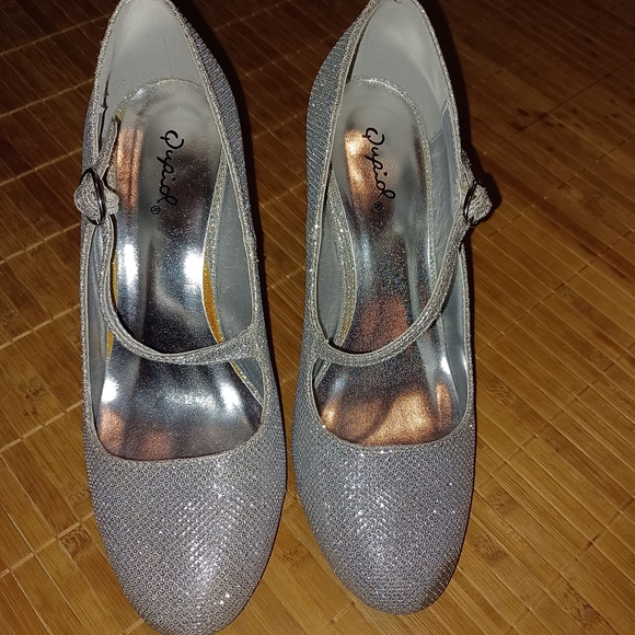 Silver sparkly heels size 7.5 - Picture 5 of 10